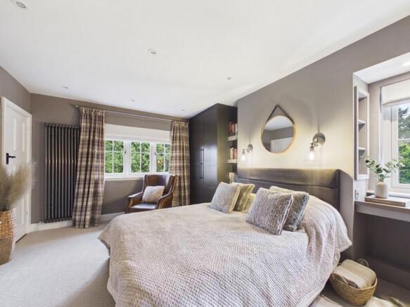 6 bed Detached for sale Image 12