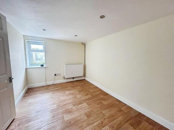 3 bed Terraced for sale Image 12