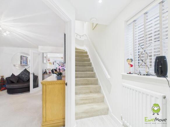 EweMove Estate Agents Basingstoke - Mansard Cresce