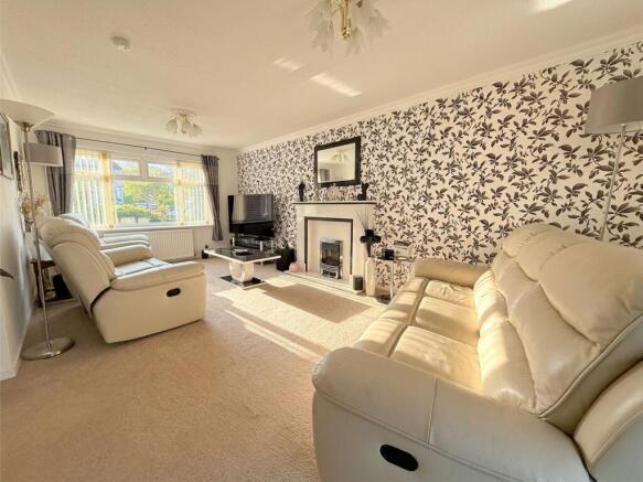 5 bed Detached for sale Image 9