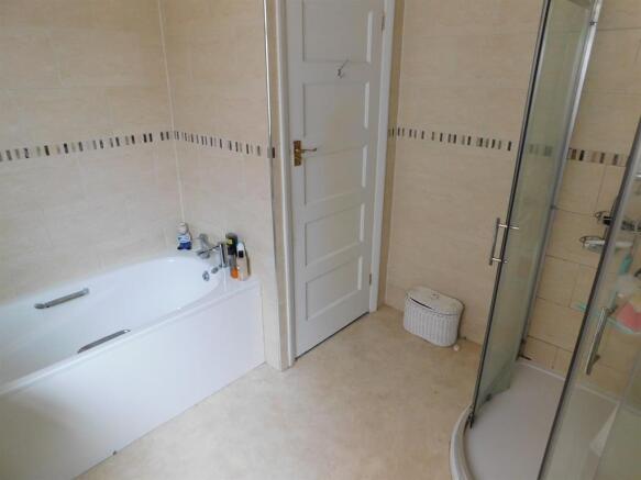BATHROOM 3