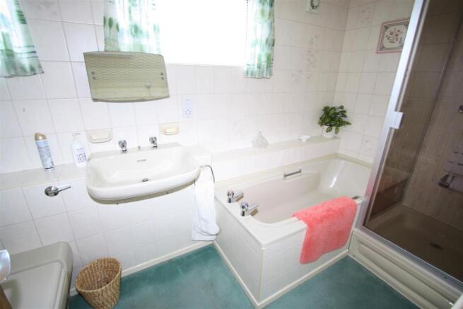 Bathroom.JPG