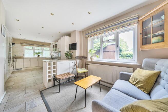4 bed Detached for sale Image 8