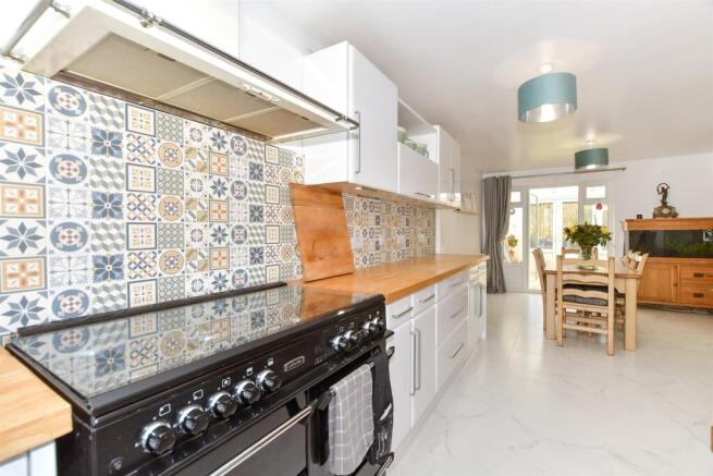 Kitchen/ Breakfast Room