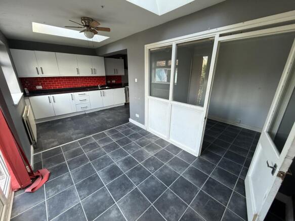 3 bed Semi-Detached for sale Image 6