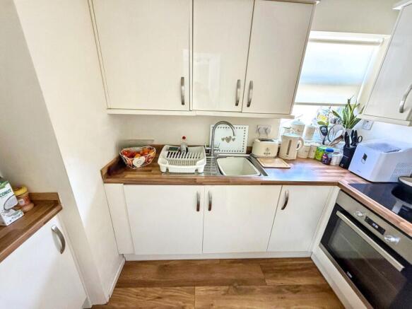 2 bed Semi-Detached Bungalow for sale Image 6