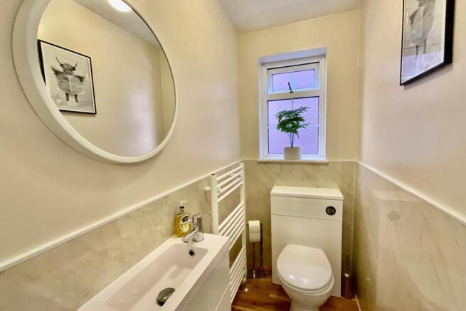 4 bed Detached for sale Image 9