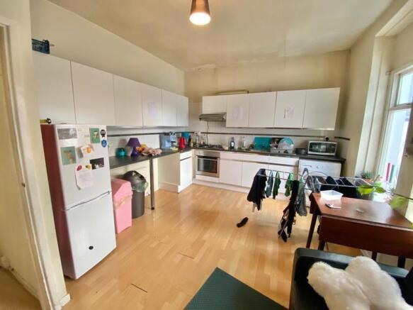 2 bed flat to rent City Road, Roath, Cardiff CF24