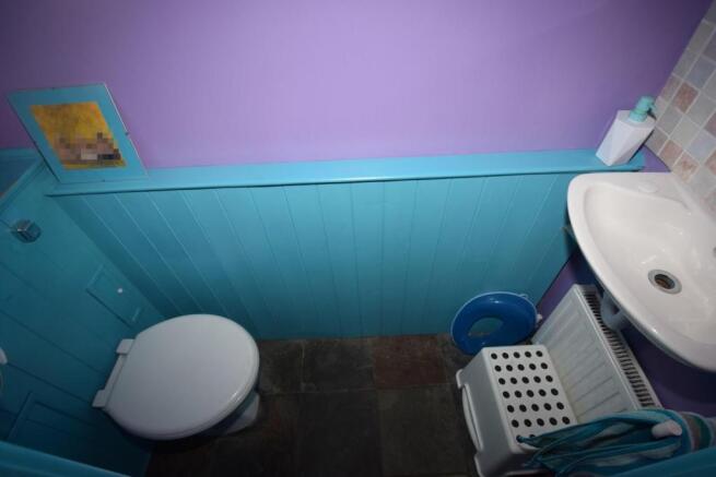 ground floor cloaks/wc