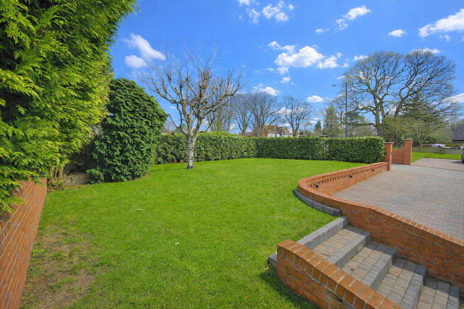 FRONT GARDEN