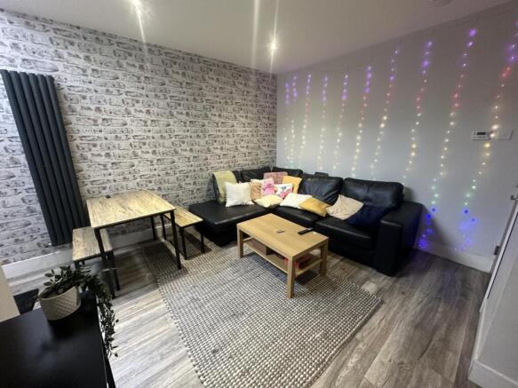 3hg.lounge.JPG