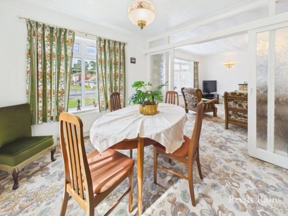 4 bed Detached for sale Image 8