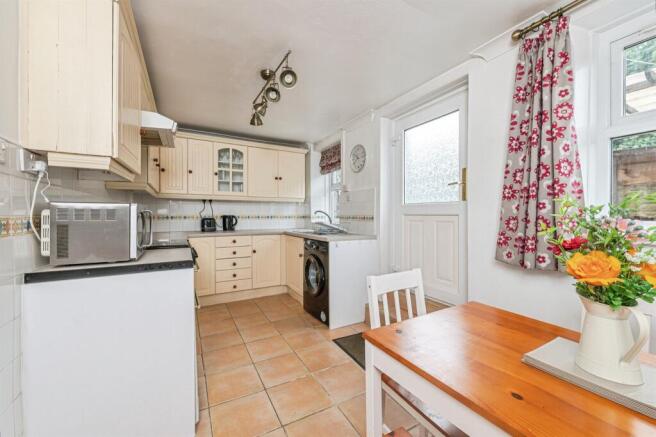2 bed House for sale Image 4