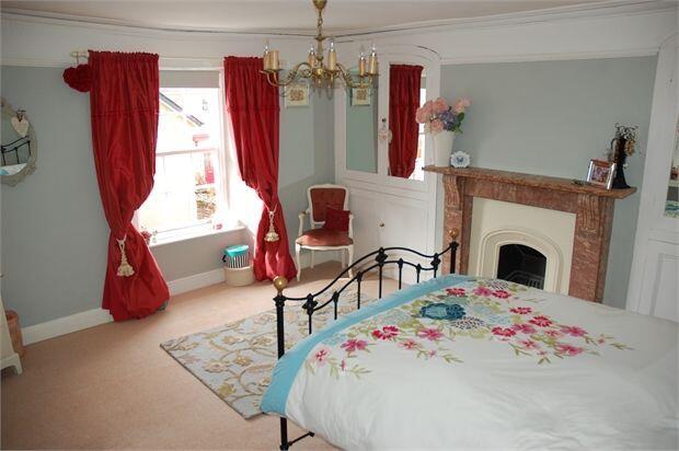 BEDROOM 1:-