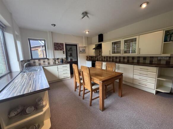 KITCHEN DINER