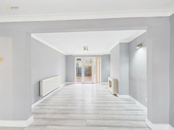 cam05591g0pr0169still026