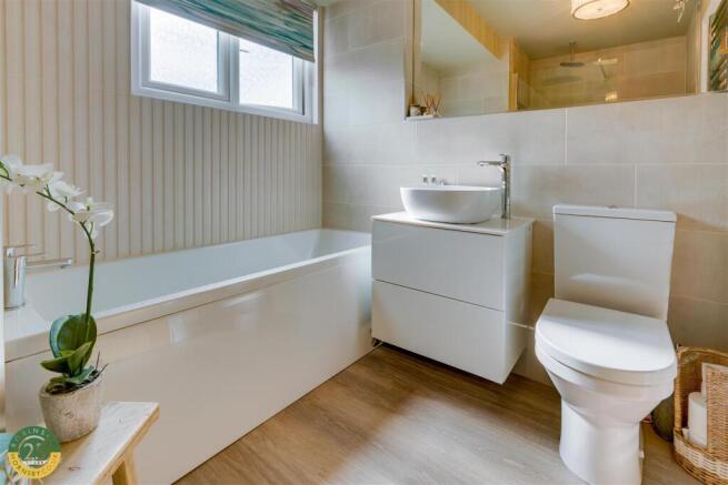 Bathroom 1.jpg