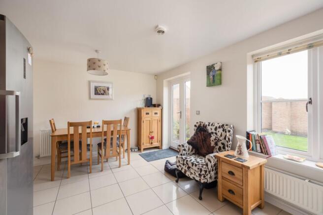 3 bed Semi-Detached to rent Image 6