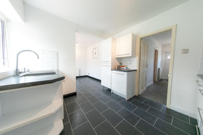 Kitchen, hallway & dining room