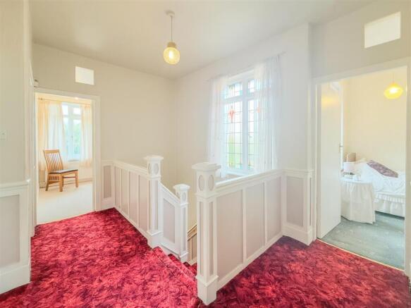 FIRST FLOOR LANDING