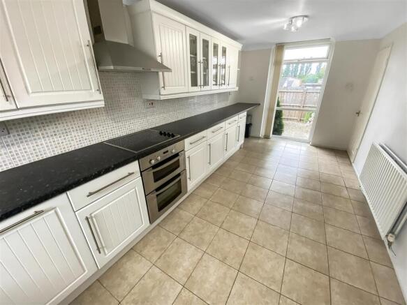 Kitchen (1).jpg