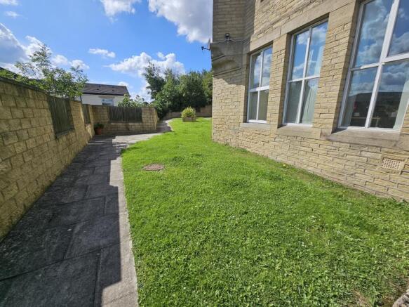 2 bed Flat to rent Image 7