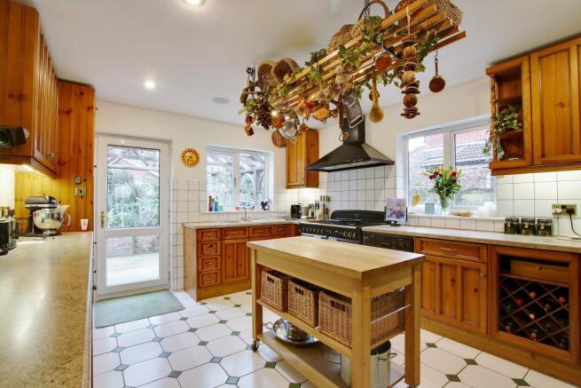 KITCHEN/BREAKFAST ROOM