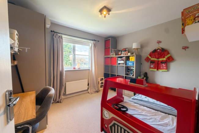 4 bed Detached to rent Image 12