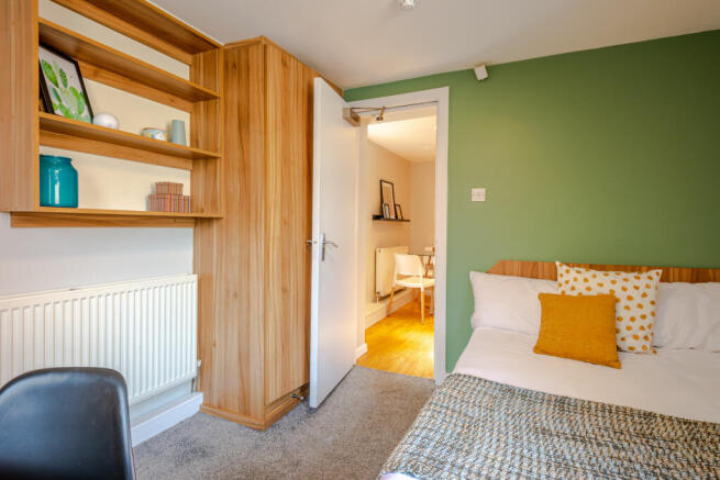 4 bed Flat to rent Image 4