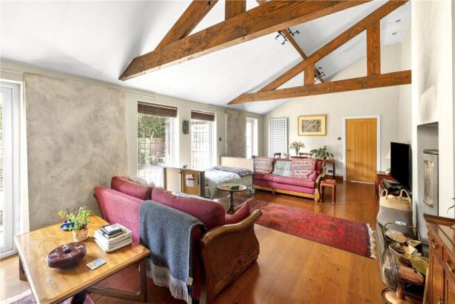 5 bed Detached for sale Image 4