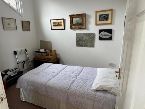 3 bed Terraced to rent Image 10
