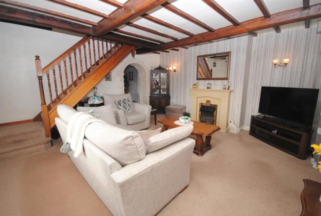 1pinfoldcottagessidelounge.JPG