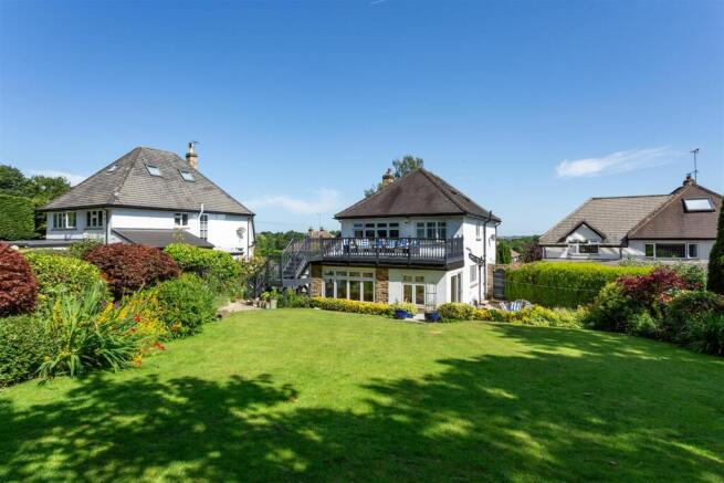 5 bed Detached for sale Image 4