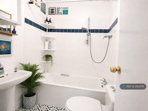 1 bed House Share to rent Image 6