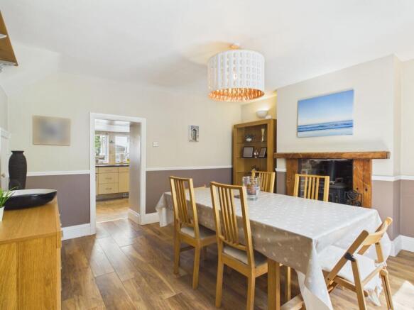 5 bed Detached for sale Image 6