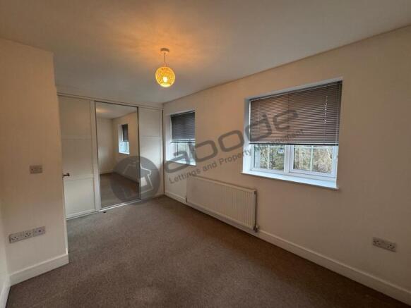 3 bed Town House to rent Image 12