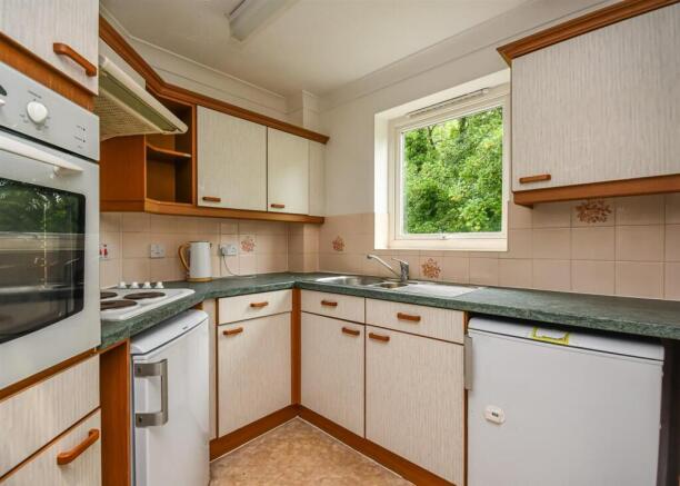 Flat 12 Lavington Court-4.jpg