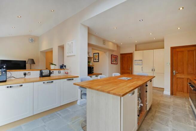 4 bed Detached for sale Image 10