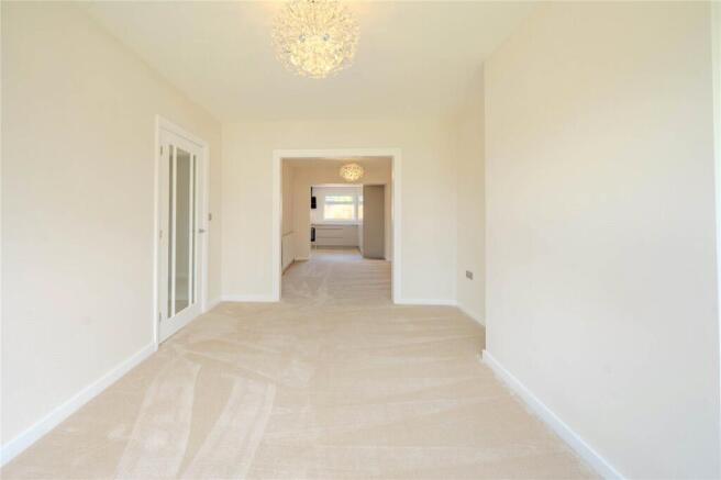 4 bed Semi-Detached for sale Image 4