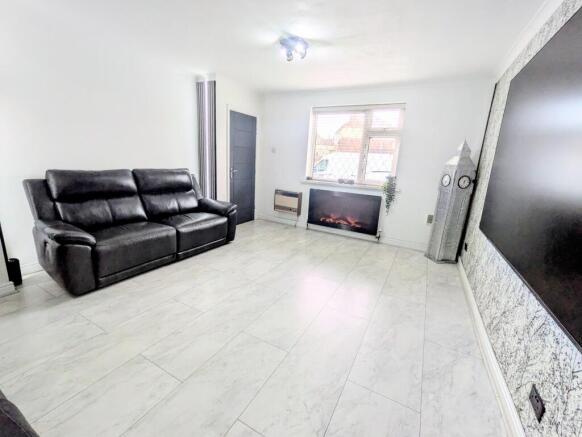 3 bed Semi-Detached for sale Image 7