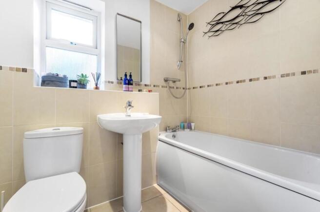 Bushey. Walton Road. Bath.jpg