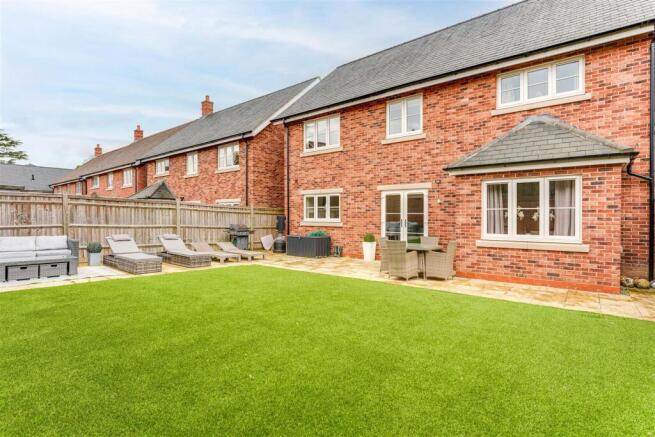 29 Turvin Crescent-9.jpg