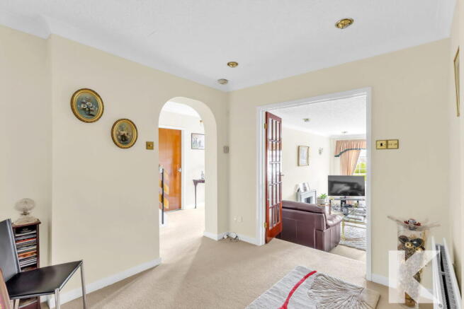 5 bed Detached for sale Image 12