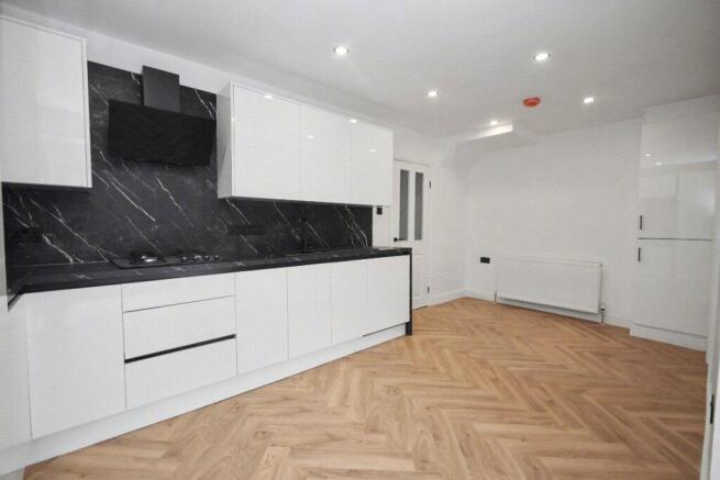 3 bed Terraced for sale Image 12