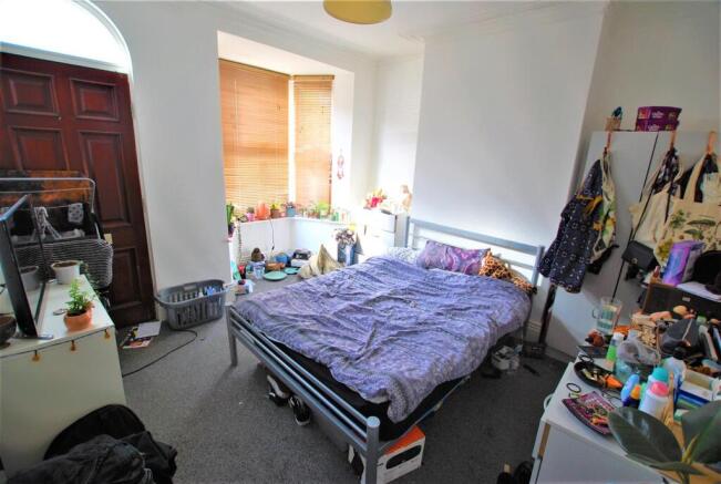 3 bed Terraced to rent Image 6