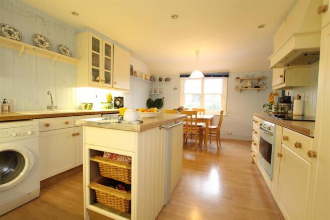 Kitchen and breakfas