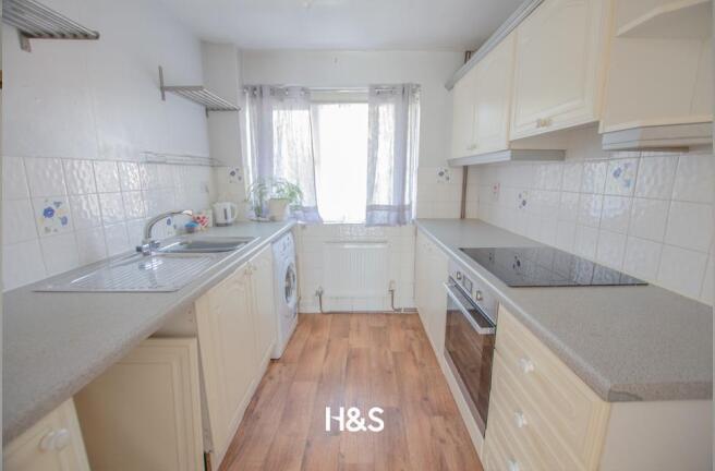 189 nethercote gardens kitchen.jpg