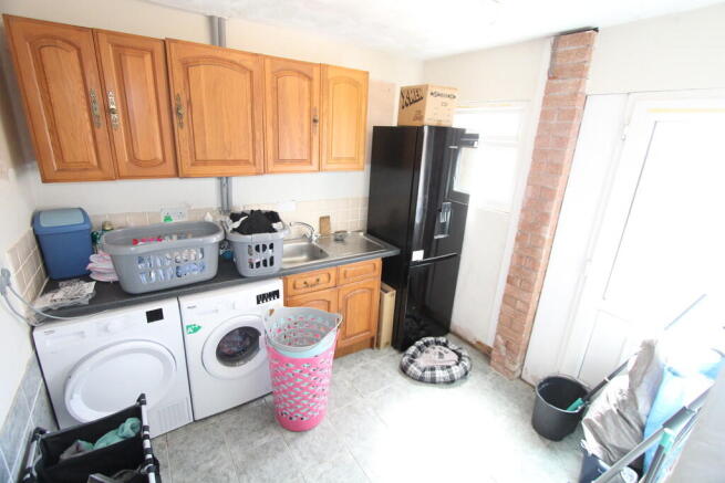 27 Cymau Lane  photo 5