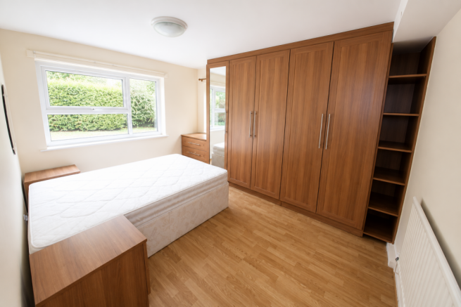2 bed Apartment to rent Image 4