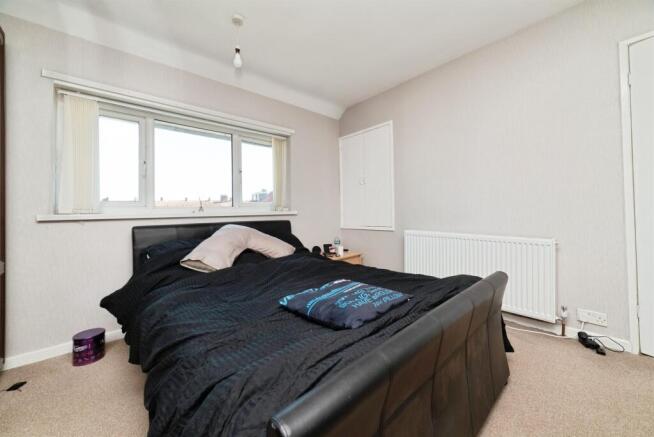 3 bed Terraced for sale Image 11